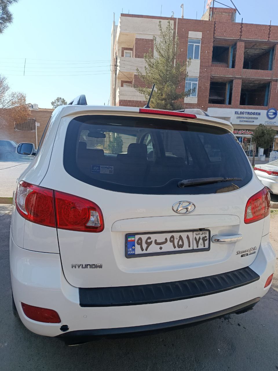 سانتافه 2009 در حد - سفید - کم کارکرد - سالم - خوش قیمت